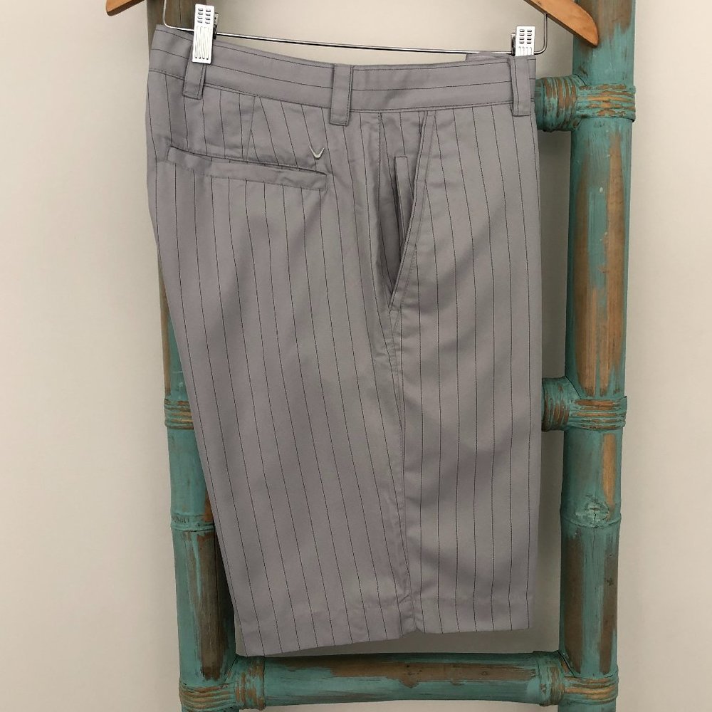Callaway X Series Men's Golf Shorts Size 32 light grey & black stripes
